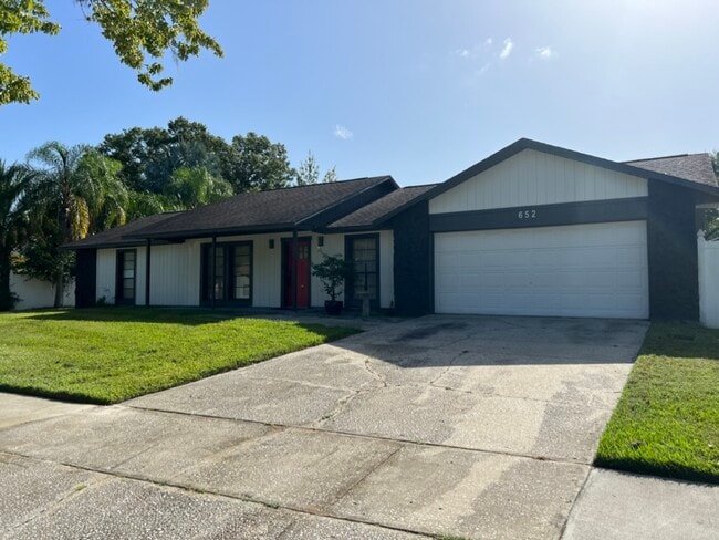 Building Photo - 652 Glenview Dr