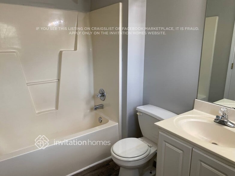 Building Photo - 6022 Country Walk Dr