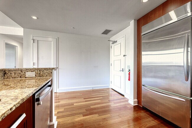 Building Photo - 8100 River Rd