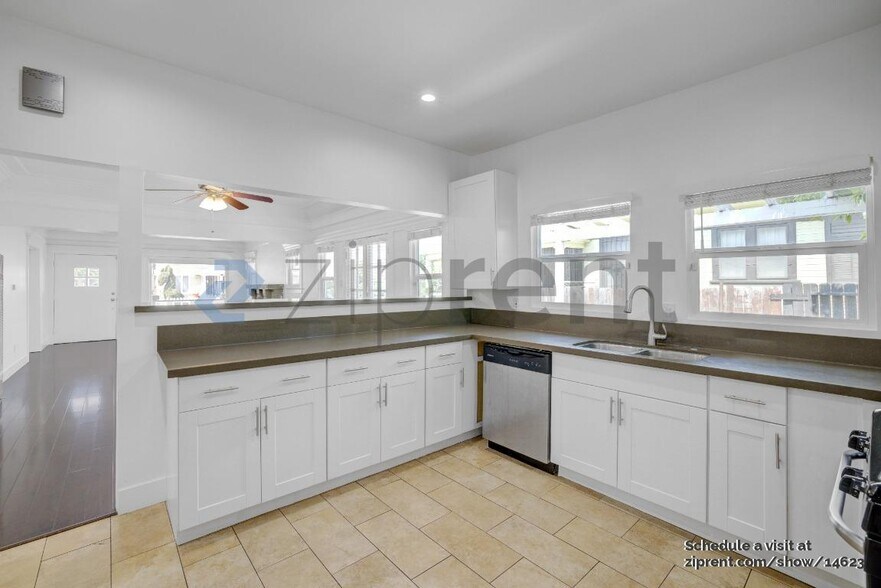 Building Photo - 1464 W 24th St