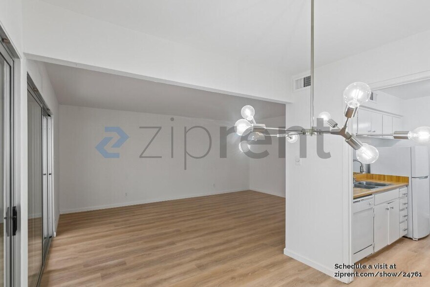Building Photo - 675 Sharon Park Dr