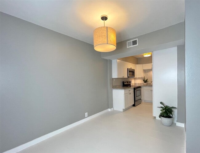 Building Photo - 2601 Bellefontaine St