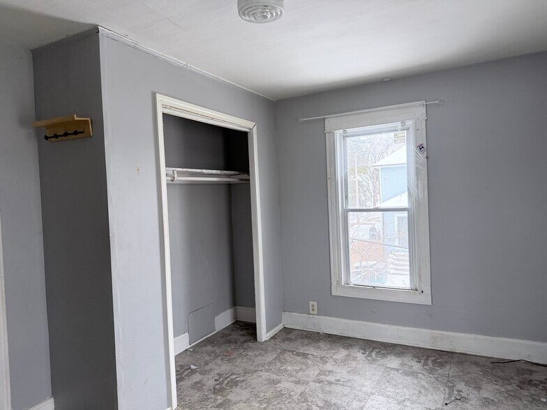 Building Photo - 503 N Eastwood Dr