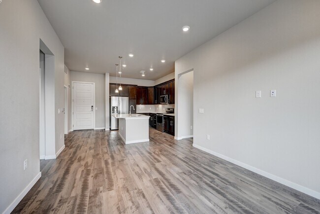 Building Photo - $2,000- 2 Bed, 2 Bath Condo in Littleton with AC and In Unit Laundry!