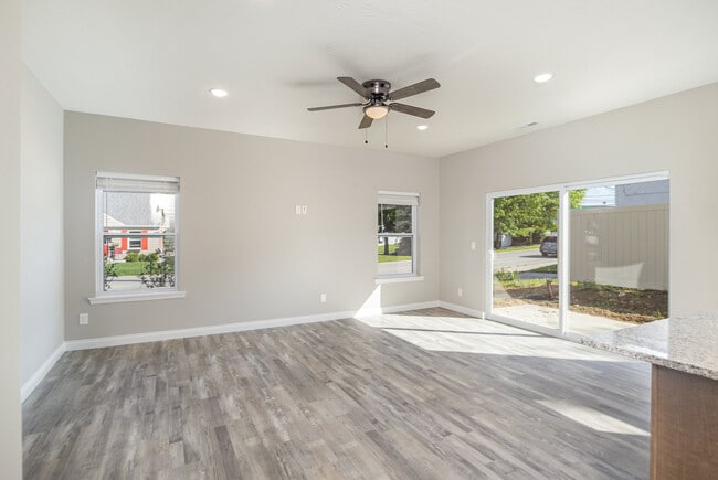 Building Photo - 505 Station Ct