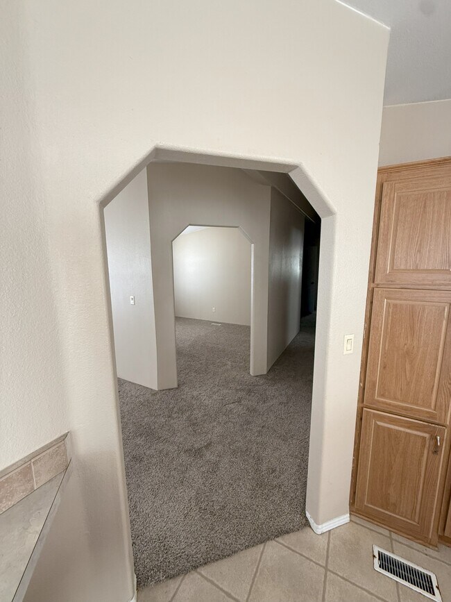 Building Photo - 1632 Sierra Vista Dr
