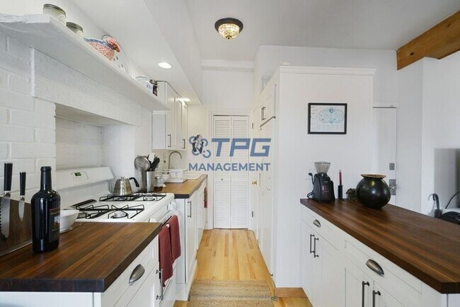 Building Photo - 234 9th St