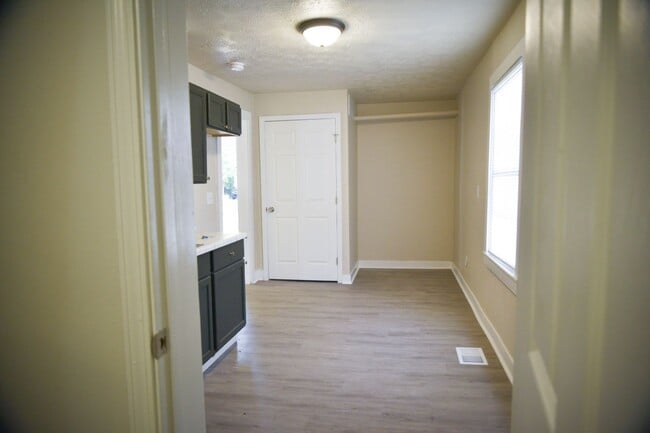 Building Photo - Updated 3BR house in Taylor Berry Neighbor...