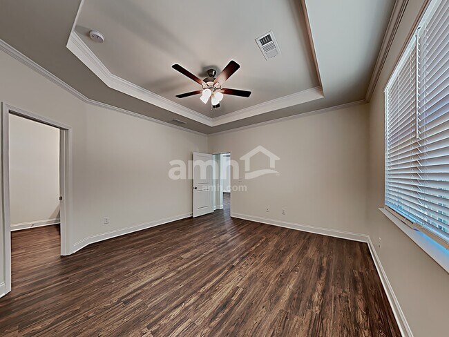Building Photo - 5120 Valley Dr