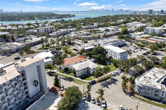 Building Photo - 924 Marseille Dr