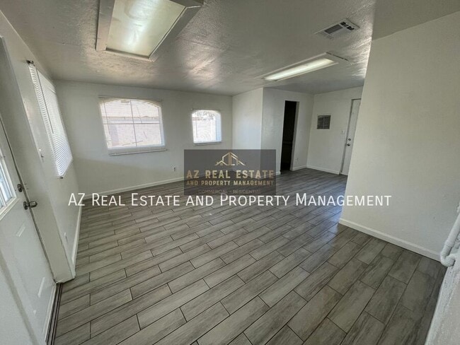 Building Photo - 7210 N 55th Dr