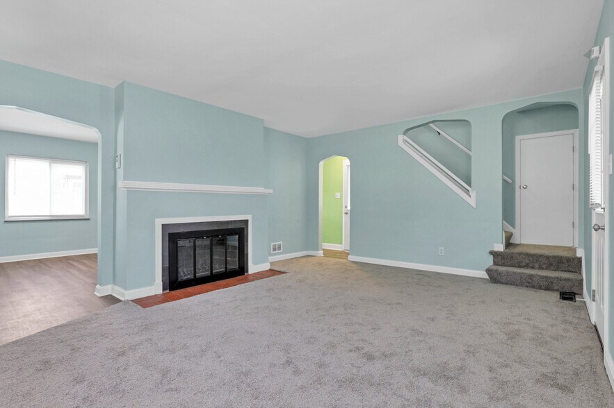 Building Photo - 2805 Parkland Pl