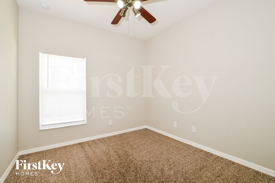 Building Photo - 1242 Longville Cir