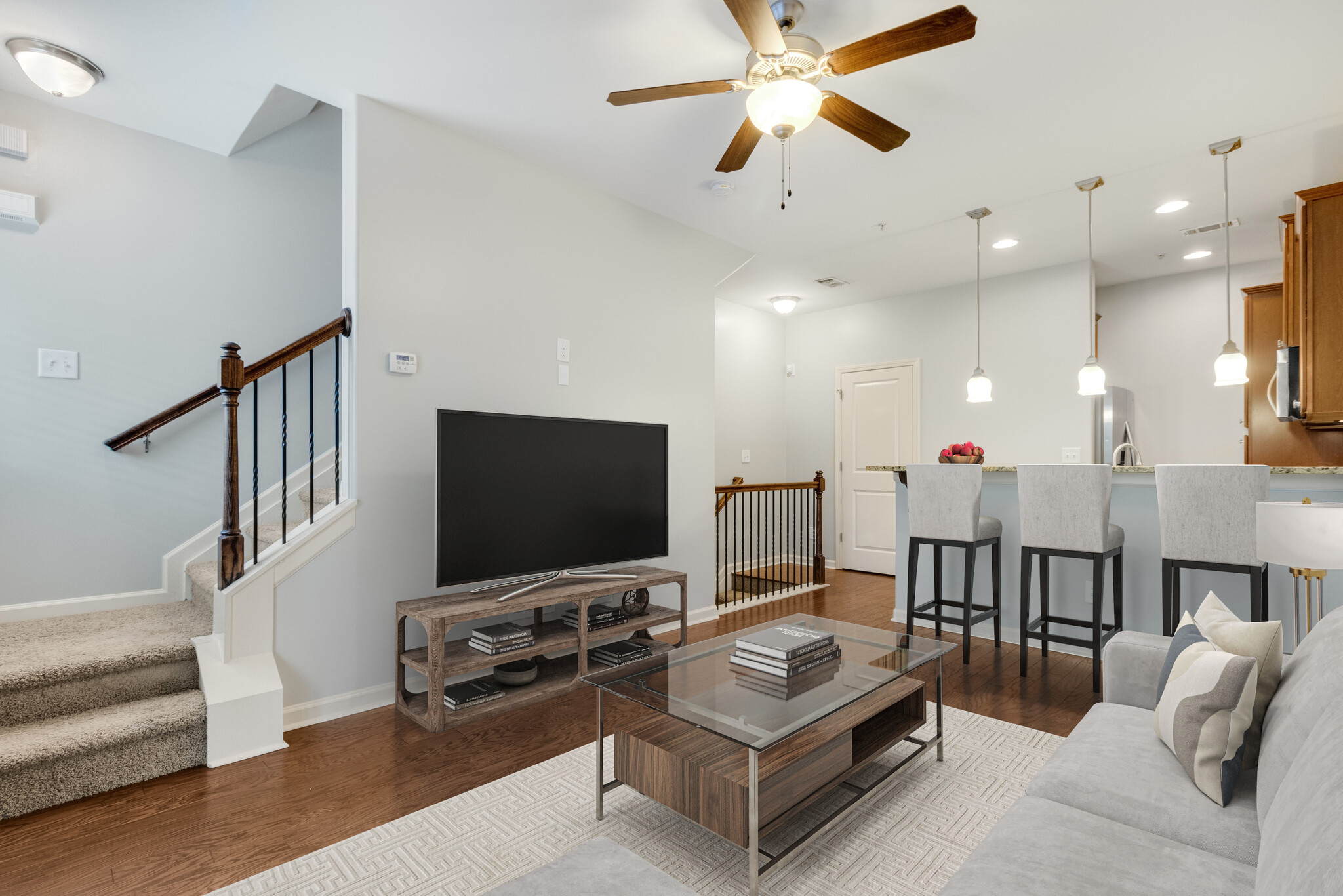 Building Photo - 215 Semel Dr