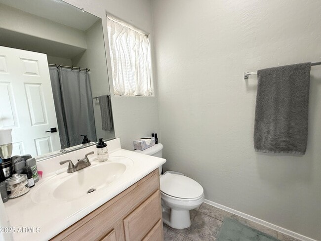 Building Photo - 2027 E University Dr