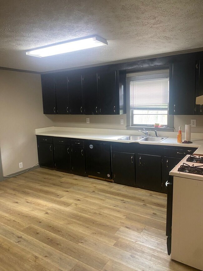 Building Photo - Overstreet Drive