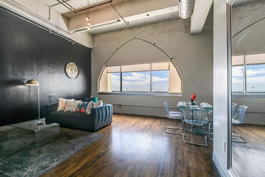 Building Photo - 500 S Ervay St