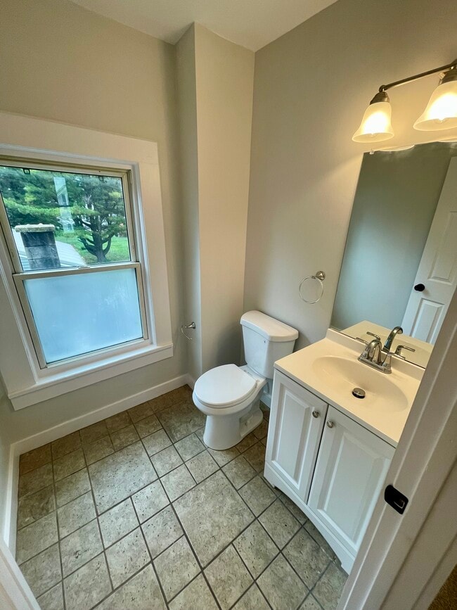 Building Photo - 360 Grove St