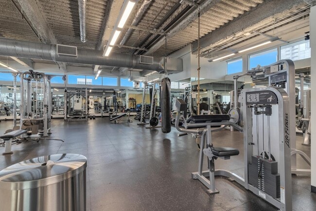 Building Photo - 150 E Robinson St