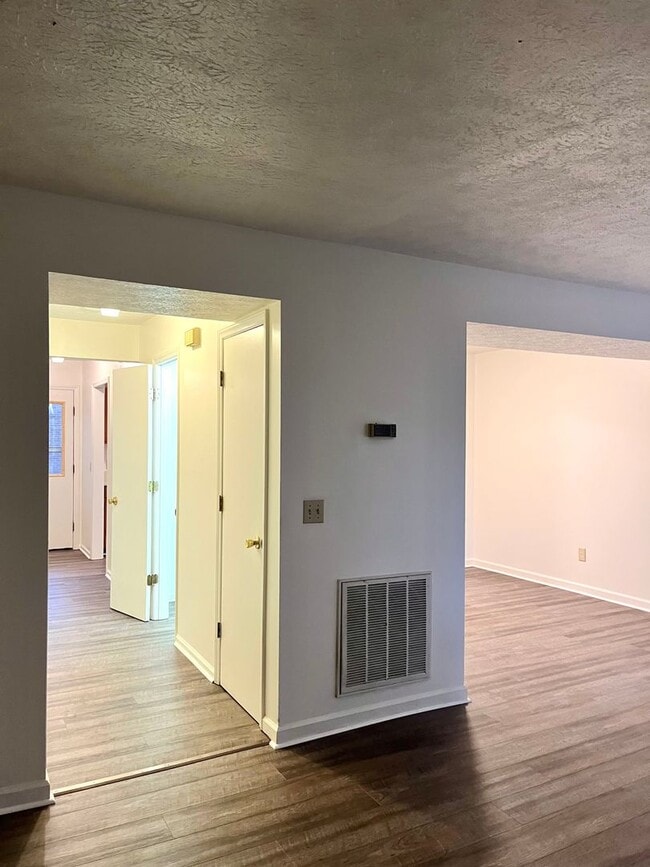 Building Photo - Renovated Home Near Virginia Tech