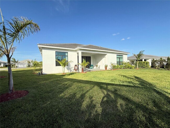 Building Photo - 11460 SW Pietra Wy