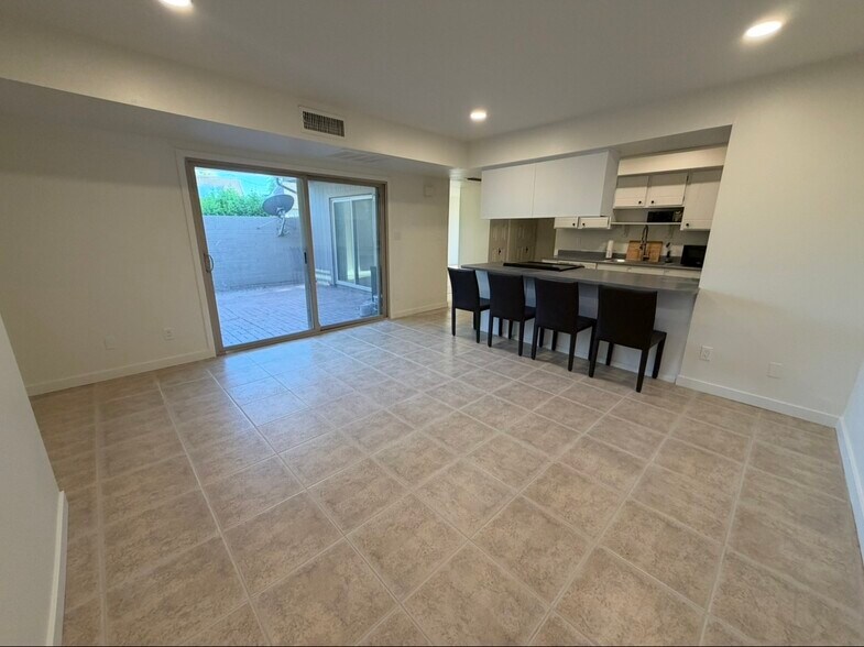 Building Photo - 4818 S Alder Dr