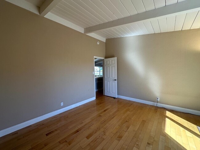 Building Photo - 2350 Rosewood Dr
