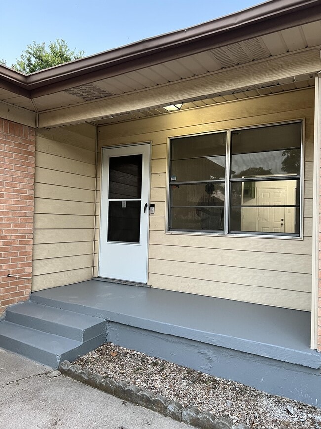 Building Photo - 1402 Missouri Ave