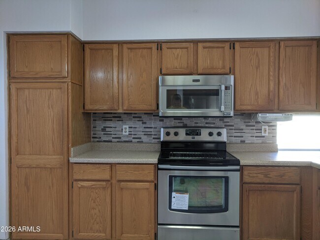 Building Photo - 1321 N Jamaica Way