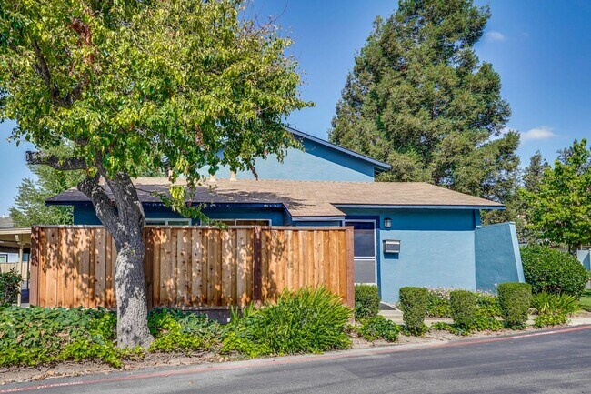 Primary Photo - Remodeled 2 Bed 1 Bath Condo!