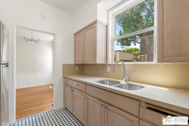 Building Photo - 1115 S Ogden Dr