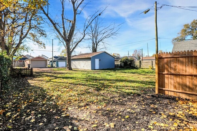 Building Photo - 835 New