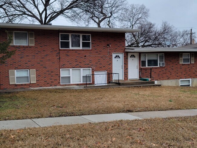 Building Photo - 812