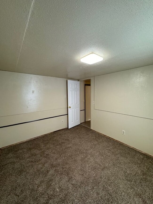 Building Photo - 208 Perry Ave