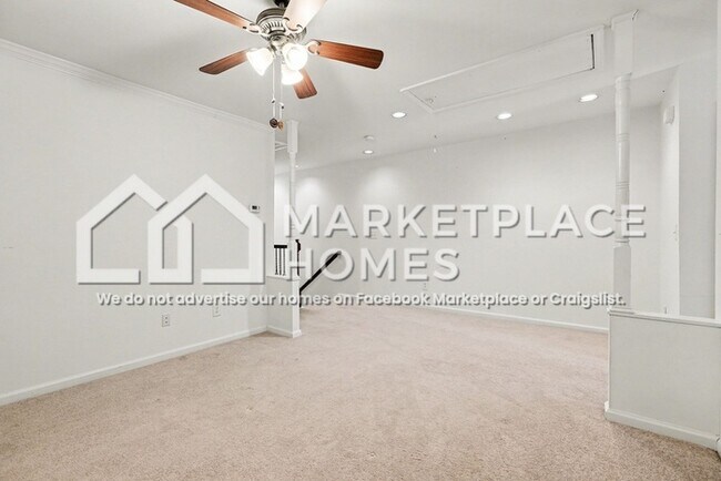 Building Photo - 3013 Freeport Dr