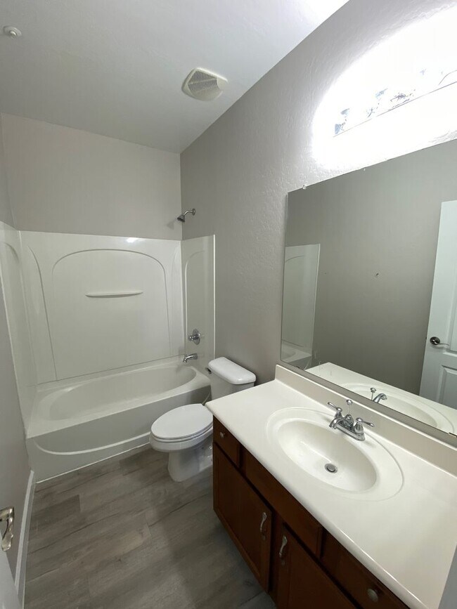 Building Photo - Resort-Style Living in Gilbert – 3 Bed Townhome Near SanTan Village