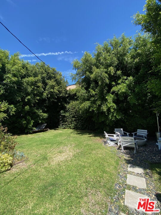 Building Photo - 1202 N Poinsettia Pl