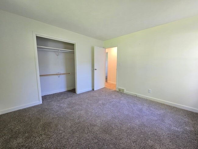 Building Photo - Updated 3 Bedroom Home in Downs