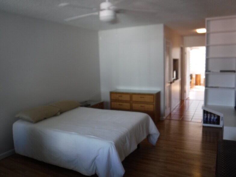 Building Photo - 425 ena Rd