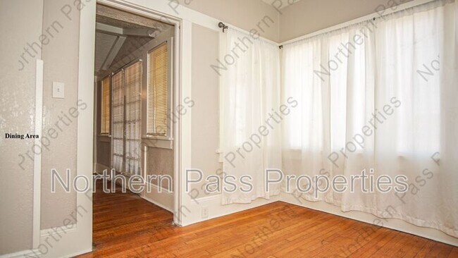 Building Photo - 7600 Franklin Dr