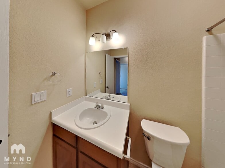 Building Photo - 2216 Zach Scott St