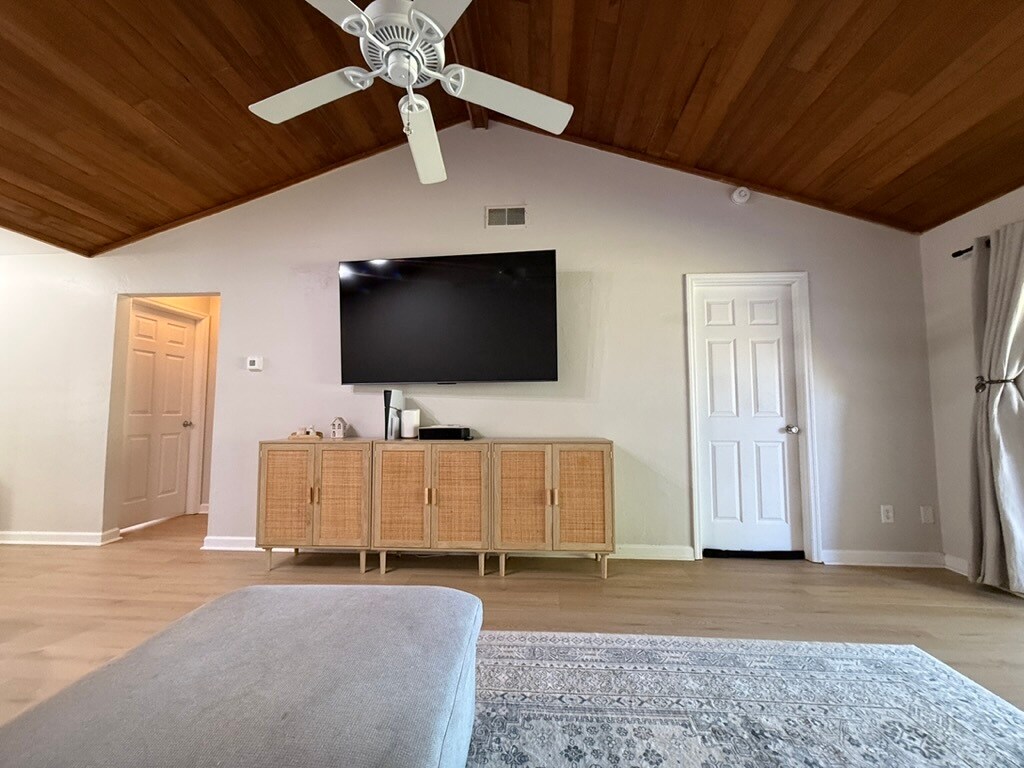 Building Photo - 9311 Lennex Ln