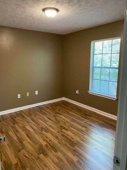 Building Photo - 511 Mansion St