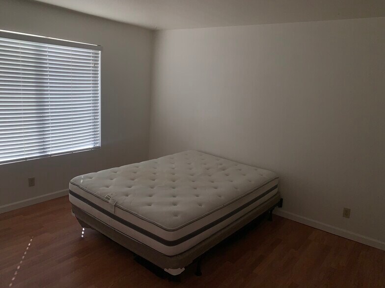 Building Photo - 2008 Mesquite Ln