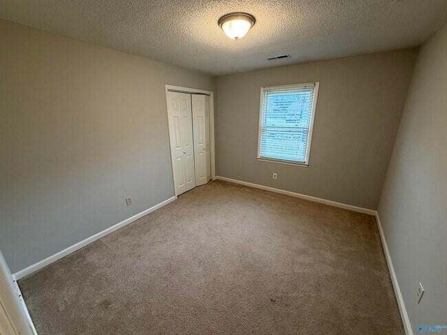 Building Photo - 15104 Balsam Dr SE