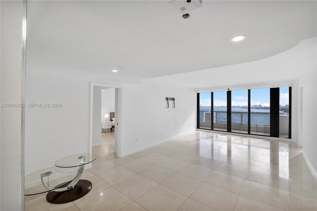 Building Photo - 1717 N Bayshore Dr