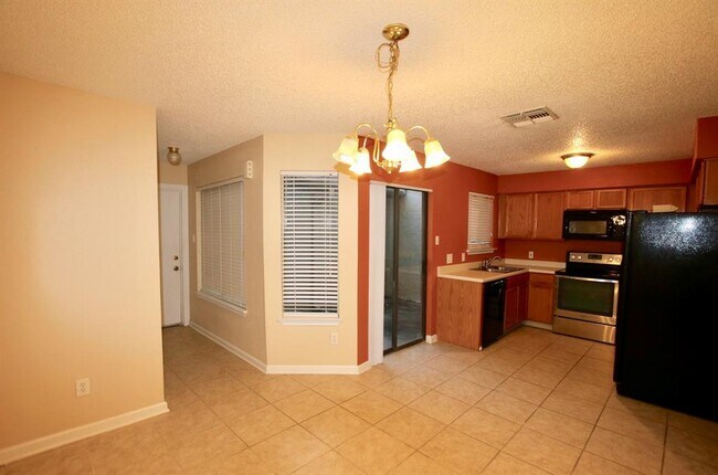 Building Photo - 3808 Landmark Dr