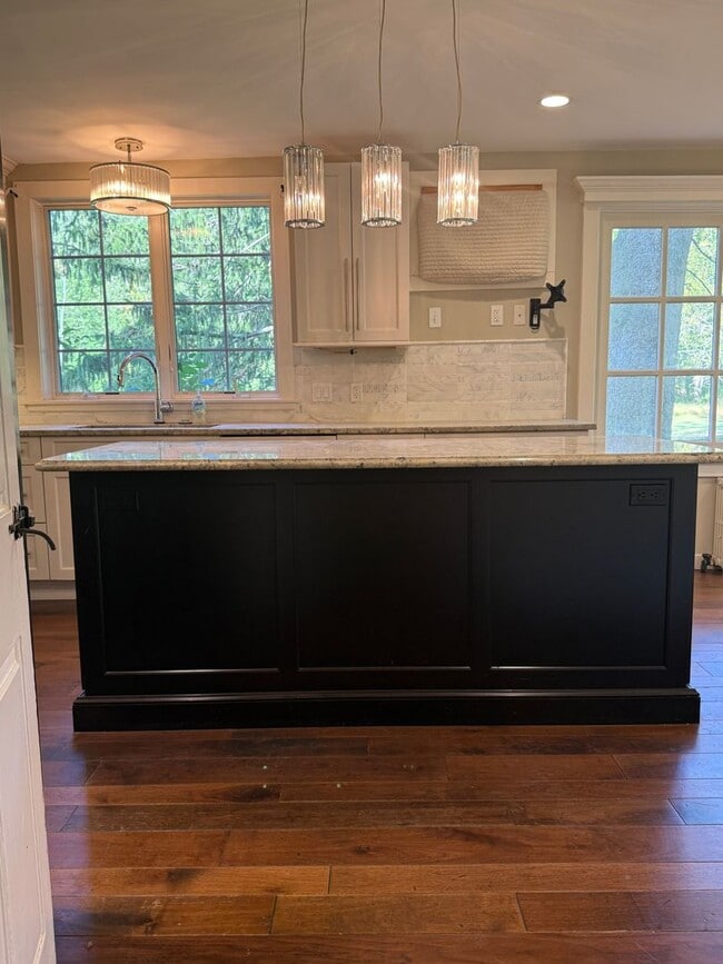 Building Photo - Charming Doylestown Modern Farmhouse