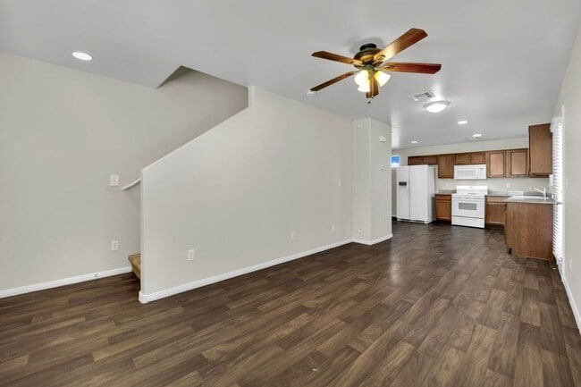 Building Photo - Cute 3 bedroom 1 car garage 2 story home!