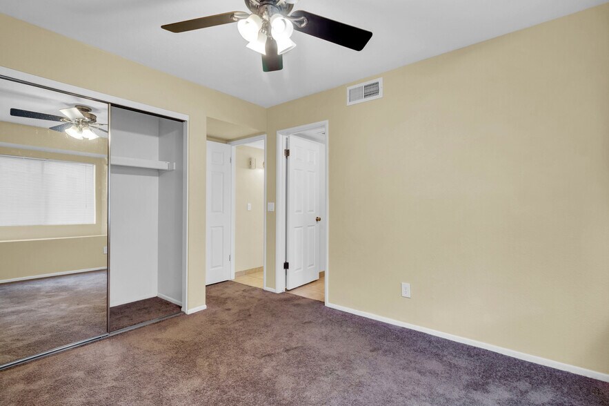 Building Photo - 925 S Longmore